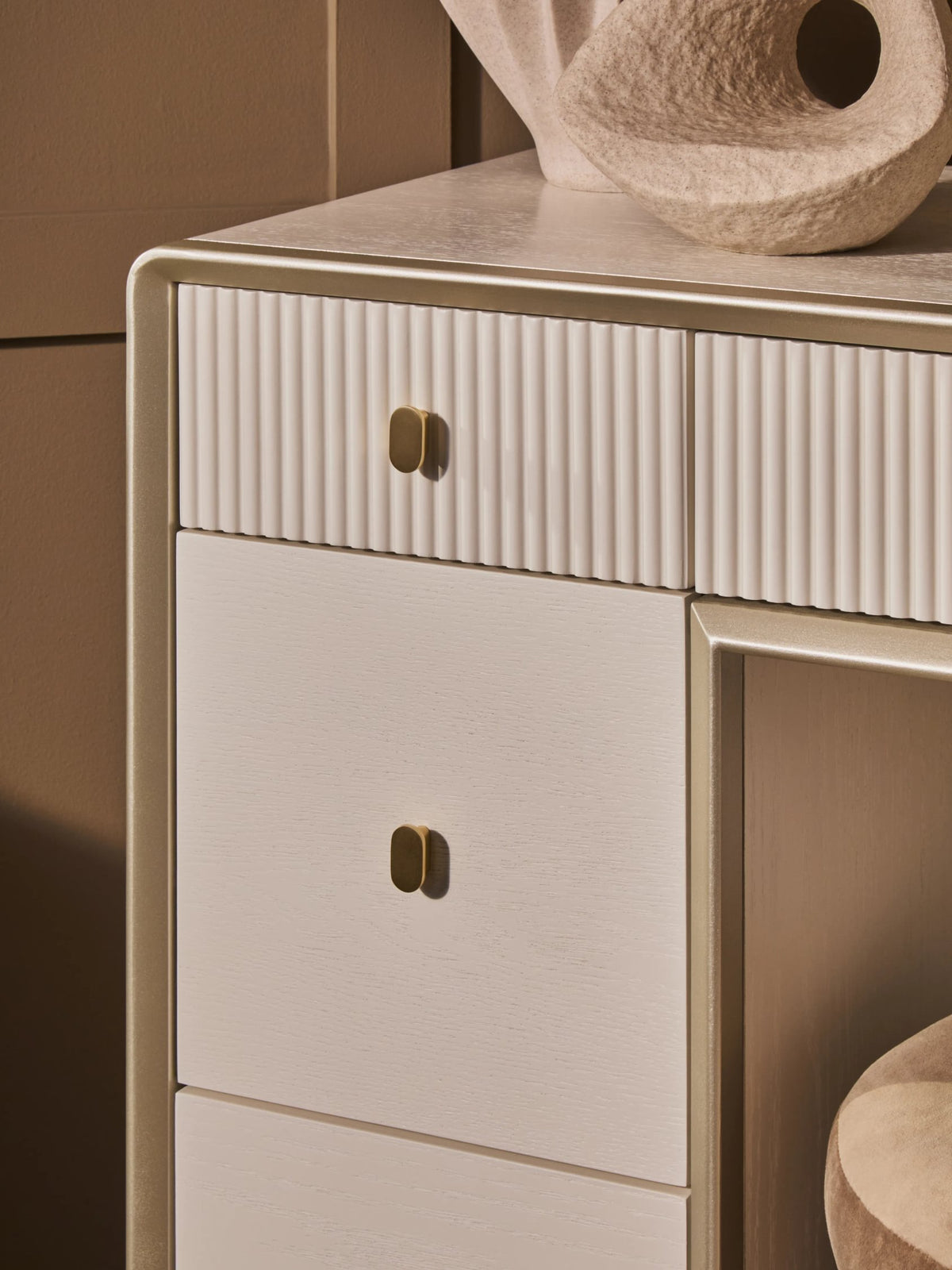 Rye Wood Veneer Seven Drawer Dressing Table