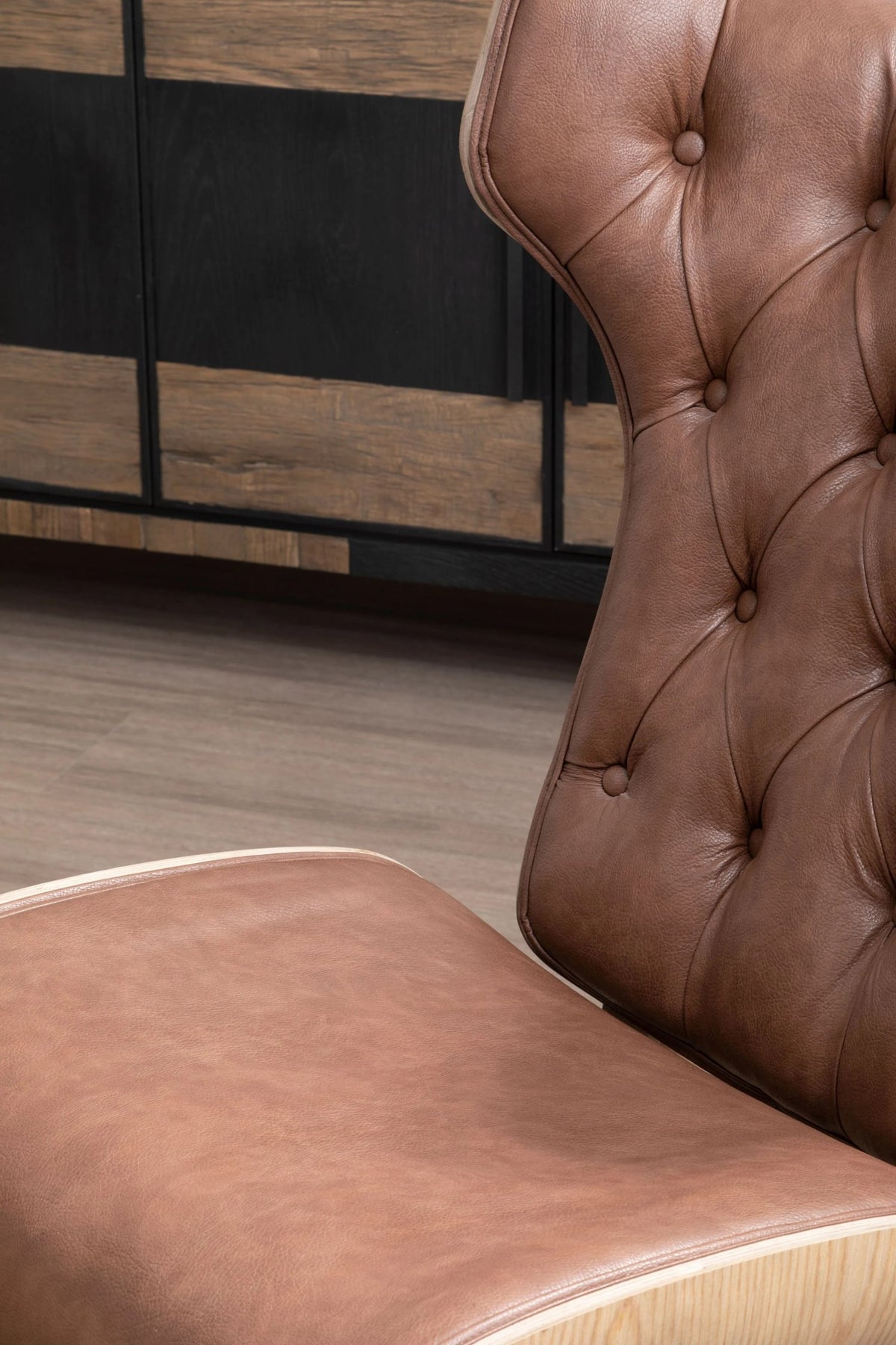 Harrogate Chair with Winged Back #colour_brown