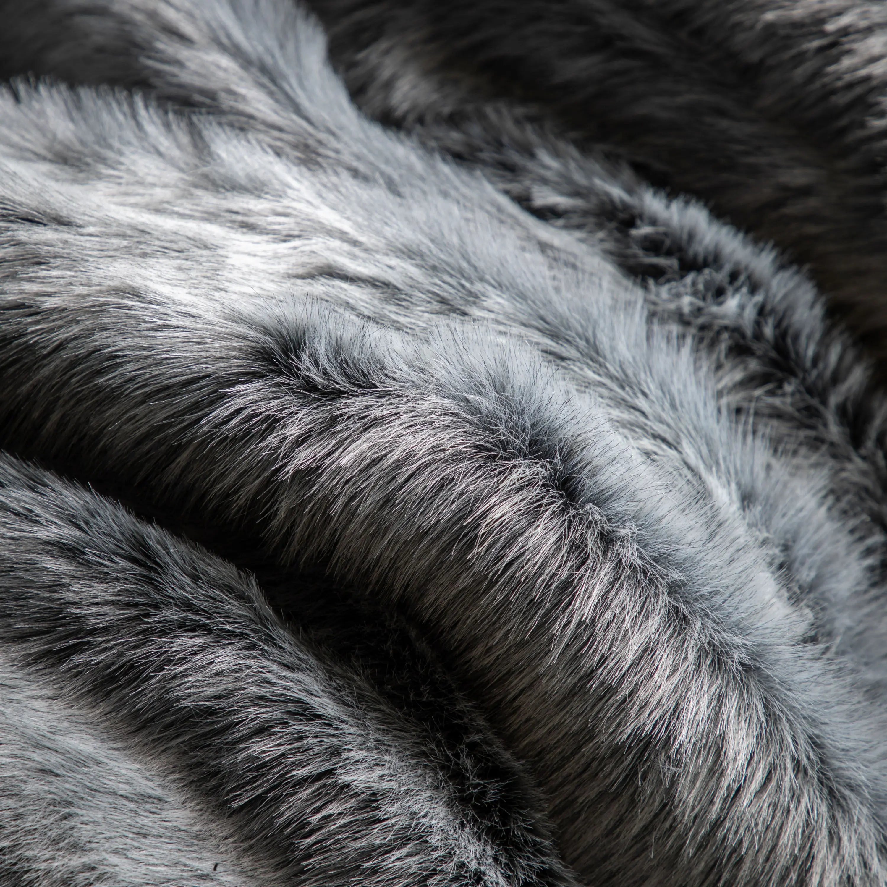 Alaskan Faux Fur Throw Premium