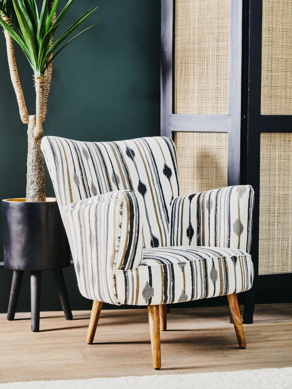 Granada Black and White Chair with Flared Arms